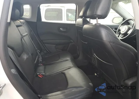 2017 Jeep Compass Latitude z USA, uszkodzony, nr VIN 3C4NJDBB4HT672067